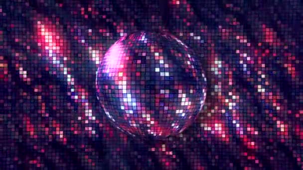 Φωτεινό φόντο με περιστρεφόμενη ντίσκο μπάλα. Κίνηση. Disco φόντο με λαμπρή ιριδίζουσα χρώματα και περιστρεφόμενη μπάλα. Ντίσκο μπάλα με όμορφο χρώμα λαμπυρίζει σε επαναλαμβανόμενο φόντο - Πλάνα, βίντεο