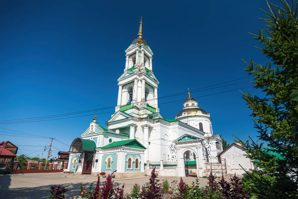 Καθεδρικός ναός της μεσιτείας της Αγιωτάτης Θεοτόκου στη Γιελαμπούγκα της Ρωσίας. - Φωτογραφία, εικόνα