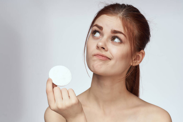 woman with bare shoulders cotton pad clean skin light background - Fotografie, Obrázek