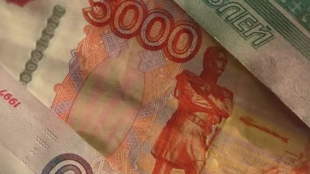 Ruské papírové peníze různých denominací  - Záběry, video