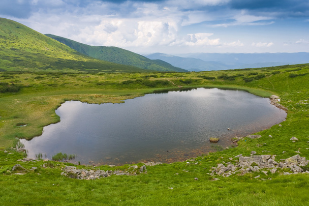 jezero v Karpatských horách - Fotografie, Obrázek