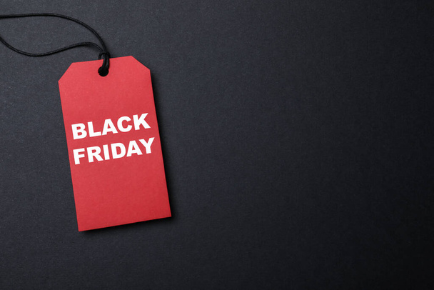 Red tag with words Black Friday on dark background, top view. Space for text - Foto, Imagen