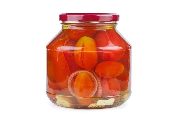 Tarro de vidrio con tomates en vinagre hechos en casa sobre el fondo blanco - Foto, Imagen
