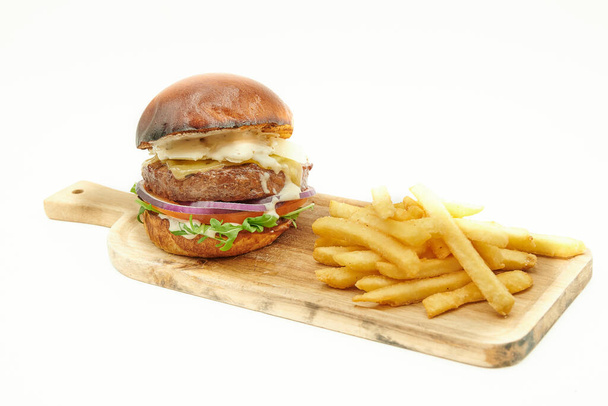 гамбургер на белом фоне - Фото, изображение