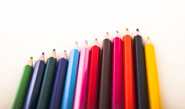 mnoho různých pastelek. barevný tužky - Fotografie, Obrázek