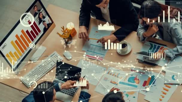 Kreativní vizuální pohled podnikatelů na firemním setkání zaměstnanců na videohovoru - Záběry, video