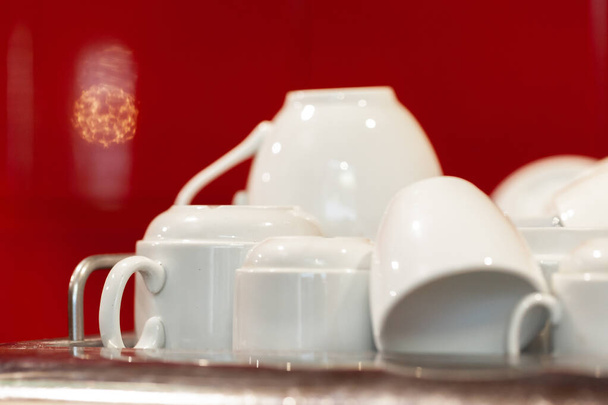 White ceramic cups on the top of professional coffee machine - Foto, afbeelding