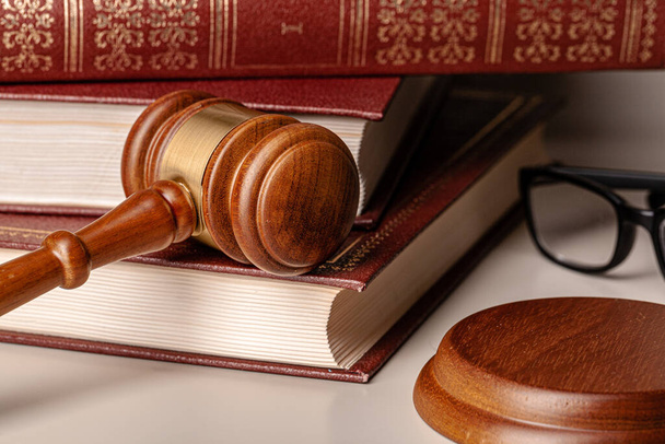 Judge gavel and legal book close up on table - Foto, Imagem