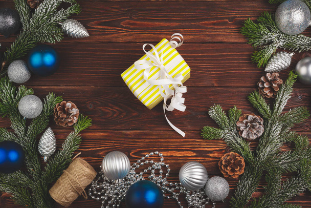 Stylish decorated Christmas gift with ribbon on wooden background, top view - Valokuva, kuva