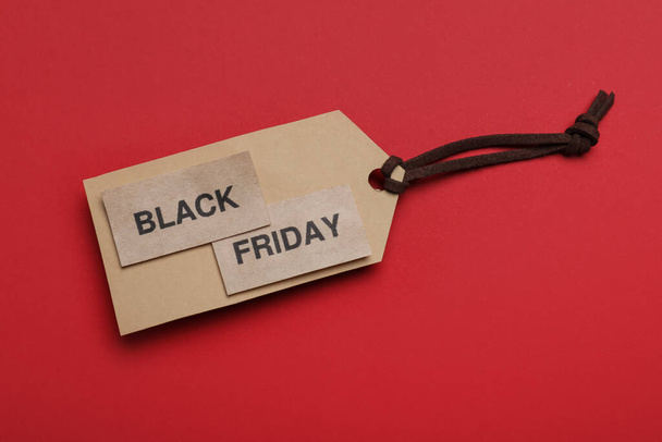 Tag with words Black Friday on red background, top view - Fotografie, Obrázek