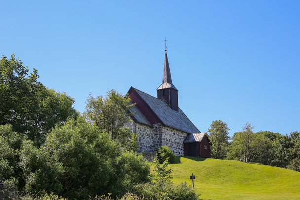 Edoey Church (Norwegian: Edoyy kirke) is a parish church of the Church of Norway in Smla Municipality in Mre og Romsdal county, Norway. - Fotó, kép