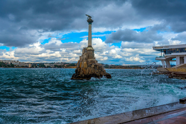 Crimeia, Sebastopol 13,09,2021 Monumento aos navios afundados em uma tempestade - Foto, Imagem