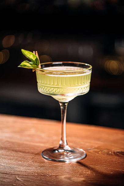 Elegant sour cocktail in a fancy glass - Foto, Imagem