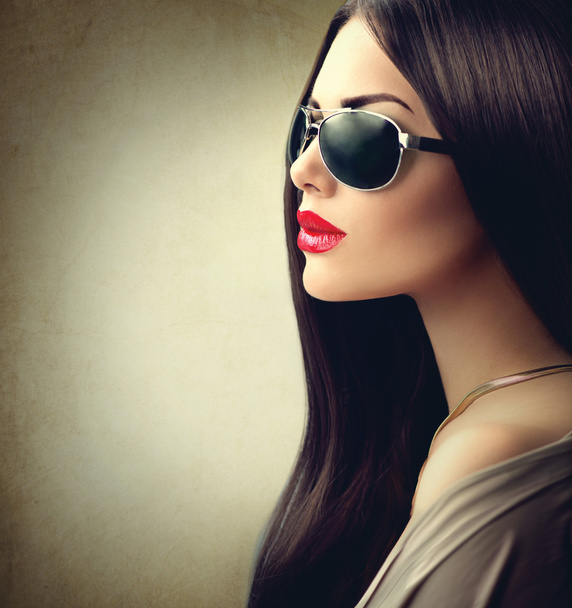 girl   wearing sunglasses - Фото, изображение