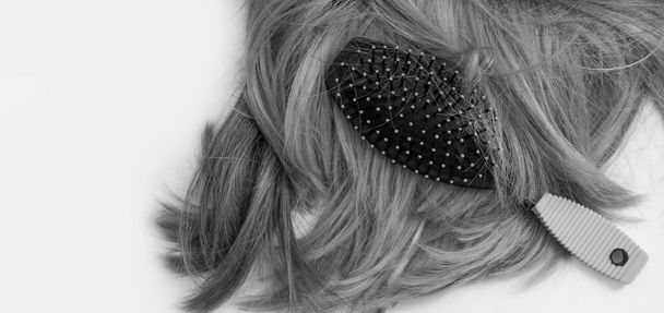 расческа, красивые волосы близко - Фото, изображение