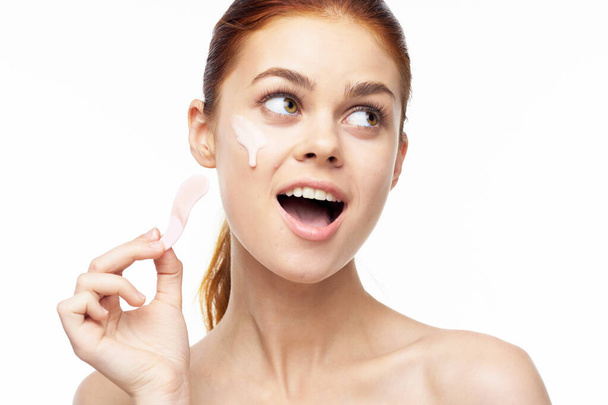 cheerful woman bare shoulders clean skin facials - Foto, Imagem