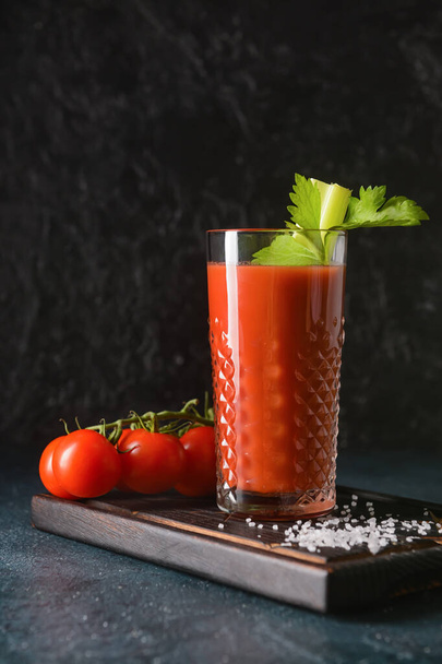 Board with glass of bloody mary on table - Fotografie, Obrázek