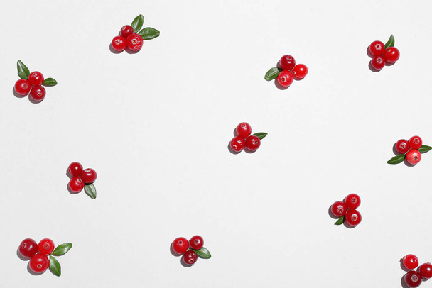 lingonberry saudável no fundo branco - Foto, Imagem