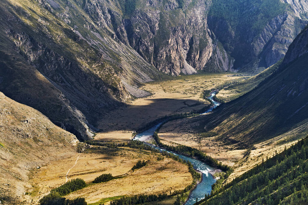 Chulyshman nehri kanyonu, Katu Yaryk geçidi Altai dağları, Sibirya, Rusya - Fotoğraf, Görsel
