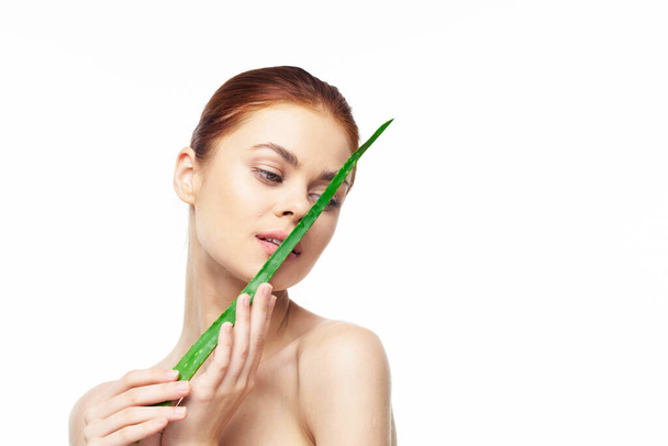 woman with bare shoulders aloe cosmetics spa treatments - Zdjęcie, obraz