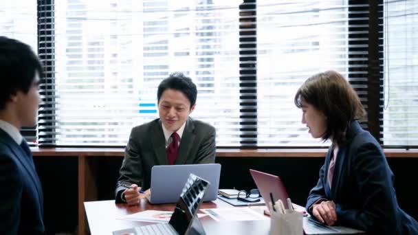 Γιαπωνέζος επιχειρηματίας που έχει συνάντηση - Πλάνα, βίντεο