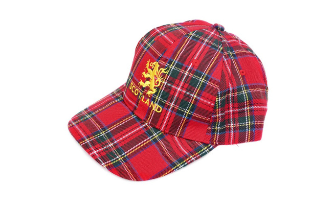 Red tartan cap with scottish arms - Foto, Bild