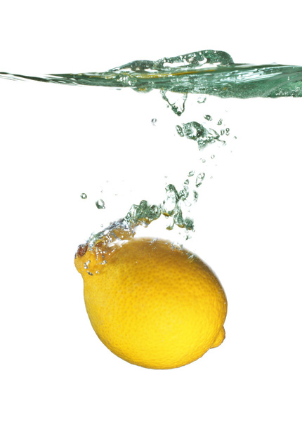 Zitrone im Wasserspritzer - Foto, Bild