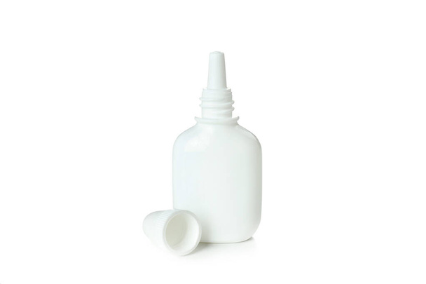 Пустая бутылка носового спрея изолированы на белом фоне - Фото, изображение