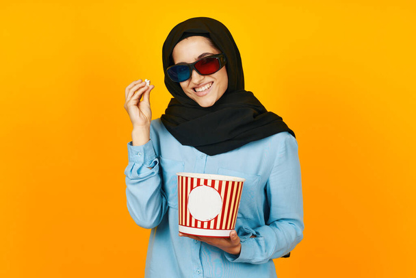 Muslim entertainment going to the cinema popcorn yellow background - Zdjęcie, obraz