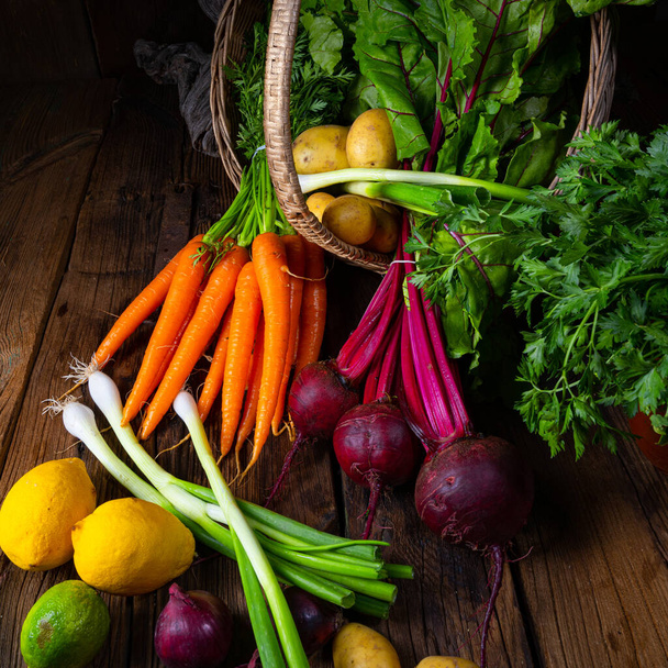 fresh vegetables on wooden background - Foto, afbeelding
