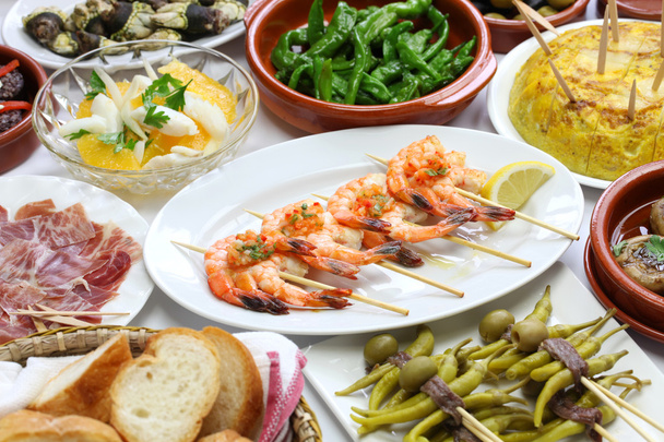 різноманіття іспанськими закусками-тапас
 - Фото, зображення