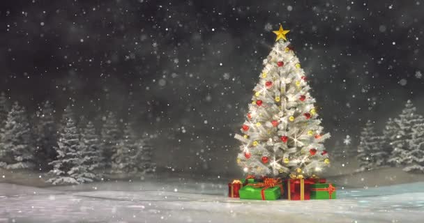 Kar yağışı ve gece ışıklarıyla süslenmiş Noel ağacı ile sakin bir kış manzarası. Kış tatili. İç animasyon.. - Video, Çekim