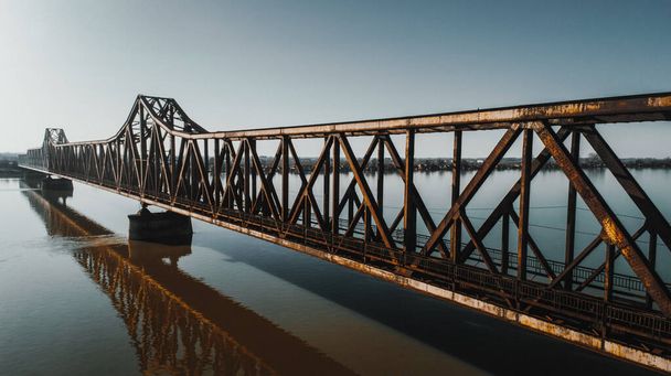 Ponte del treno all'alba - Foto, immagini