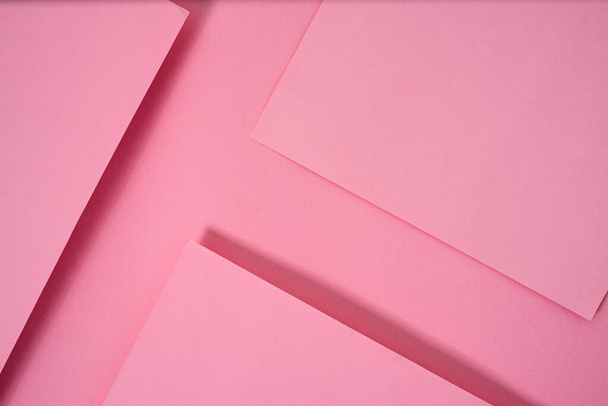 abstrakcyjne pop up tło papieru w kolorze różowym. abstrakcyjne aranżacje budują geometryczną fakturę tapet, plakatów, ulotek itp.. - Zdjęcie, obraz
