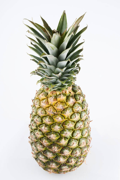 Ripe whole pineapple isolated on white background, clipping path - Valokuva, kuva
