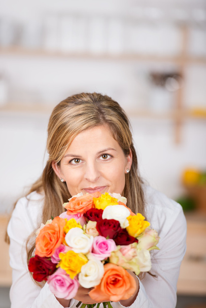 Woman with bunch of roses - Foto, imagen