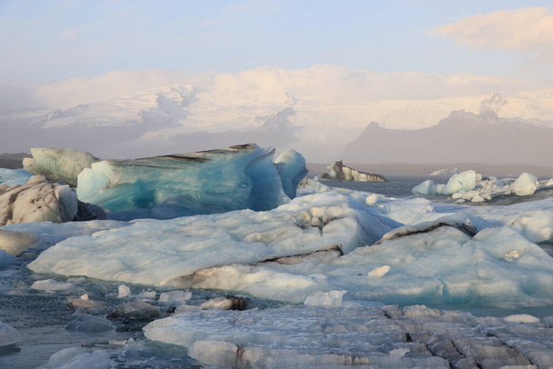 Beautiful view of icebergs in Jokulsarlon glacier lagoon, Vatnajokull National Park, Iceland - Foto, afbeelding