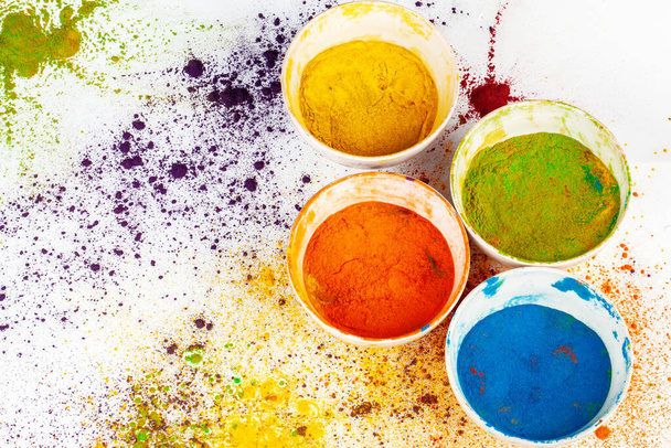 Organic powder colors in bowl for Holi festival - Foto, afbeelding
