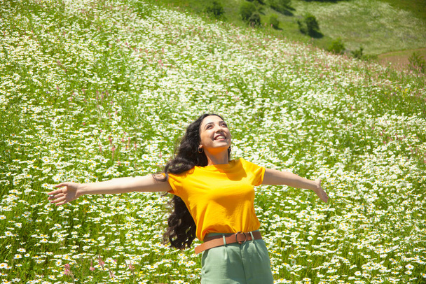 happy young woman in the chamomile field - Photo, Image