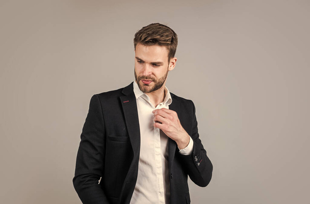 Confident and stylish. bearded man with business look. fashion and beauty. barbershop concept. mens wear. confident businessman. young handsome guy in office suit. stylish male wear formal clothes - Foto, Imagem