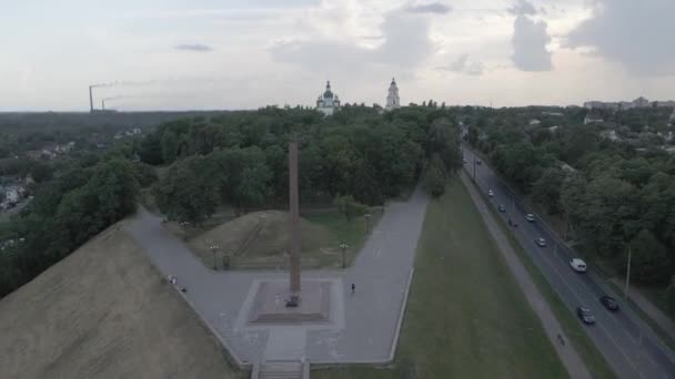 Vista aérea desde el avión no tripulado a la ciudad de Chernihiv en Ucrania - Imágenes, Vídeo