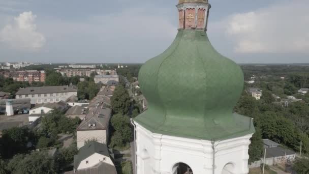 Vista aérea desde el avión no tripulado a la ciudad de Chernihiv en Ucrania - Metraje, vídeo