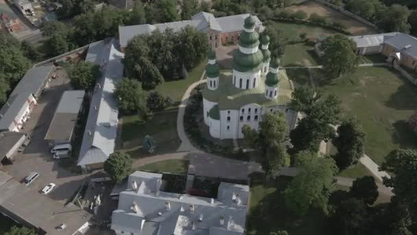 Vista aérea desde el avión no tripulado a la ciudad de Chernihiv en Ucrania - Metraje, vídeo