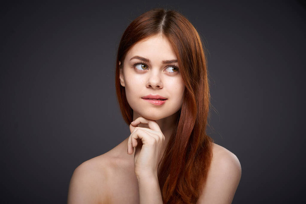woman with bare shoulders and beautiful hairstyle close-up attractive look - Valokuva, kuva
