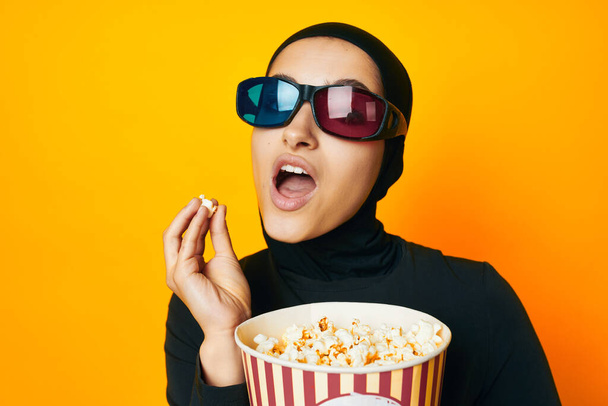 Muslim watching movies 3D glasses fun studio lifestyle - Fotografie, Obrázek