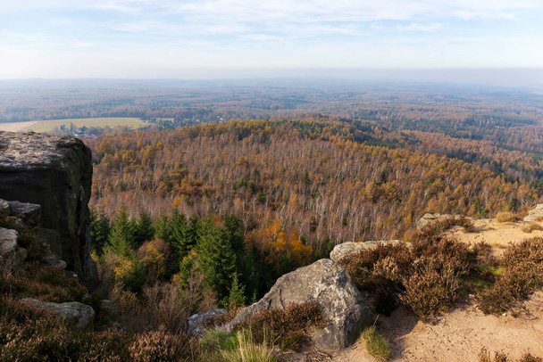Outono bonito Natureza e paisagem nas montanhas de arenito no norte Boêmia, Elba arenito, Paisagem protegida Área, República Checa - Foto, Imagem