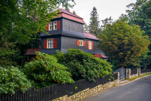 Casa del famoso paisajista Carl Ernst Morgenstern en Karpacz, Polonia, septiembre de 2021. Foto de alta calidad - Foto, Imagen
