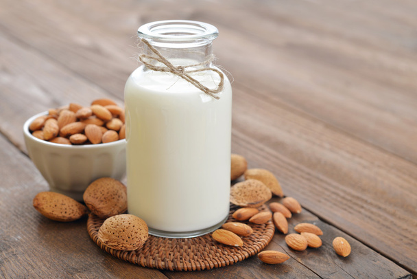 Almond milk - Zdjęcie, obraz