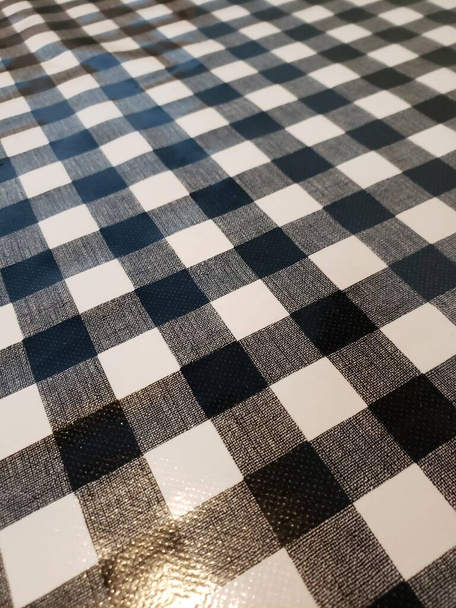 Vzor ubrusu z polyesterové černé a bílé šachovnice - Fotografie, Obrázek