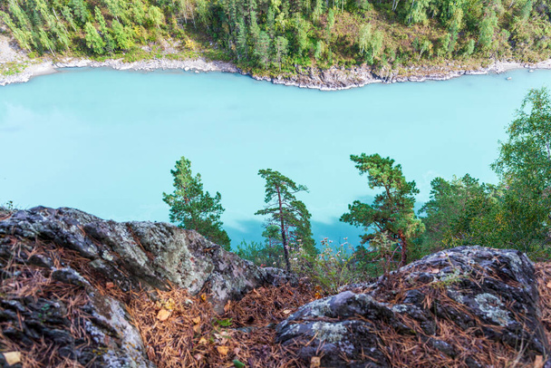 Montagnes de l'Altaï, Rivière Katun, Vue Sur La Rivière Turquoise Katun Et Les Montagnes de l'Altaï, Saison D'automne - Photo, image